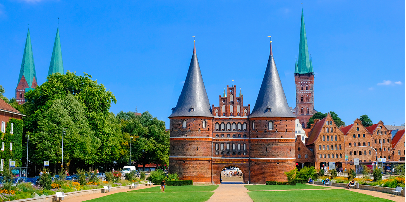 Lībeka, Vācija, Holstentor torņi, Marcipāns, Hanzas pilsēta